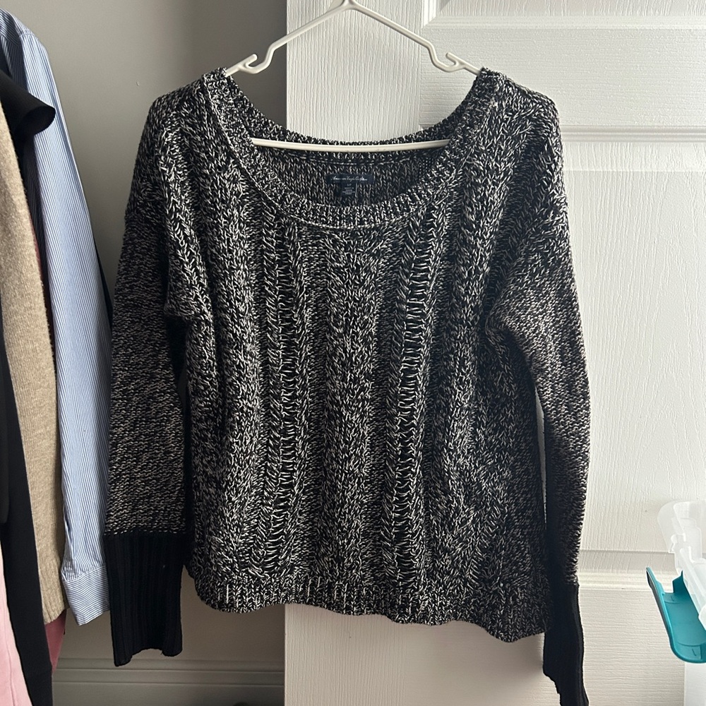 American Eagle Outfitters Black and White Crew Neck Sweater